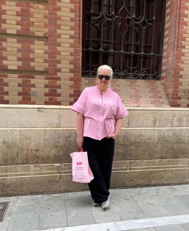 På tur i Malaga gader med min nye Eddy jakke i lyserød. Til den havde jeg sat mine petra bukser til og gamle sneakers ❤️

https://mylittlecurvylove.com/vare/eddy-jakke/?attribute_pa_color=lys-gul&attribute_pa_size=xxs-xs-38-42